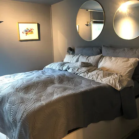 شقة Koselig Med Tre Soverom *